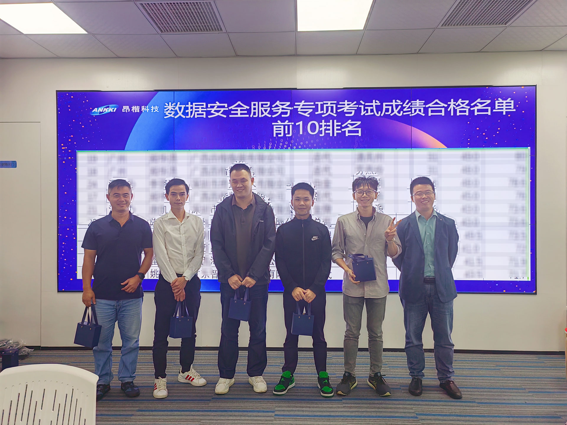 ce32fc183bba7ab48e11579e051b9d84.jpg ce32fc183bba7ab48e11579e051b9d84.jpg